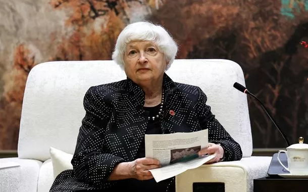 Guerra comercial de Trump impõe custo alto às famílias dos EUA, alerta Janet Yellen