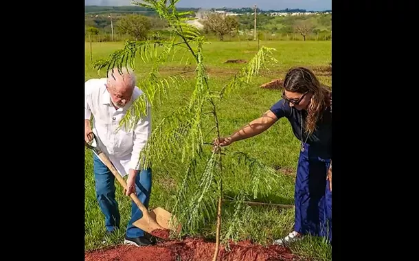 Lula e Janja plantam árvores na Granja do Torto pela conscientização ambiental: "não é só discurso" (vídeo)