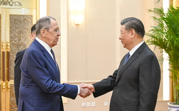 Encontro de Xi Jinping com Lavrov, reafirma ênfase da parceria da China com a Rússia