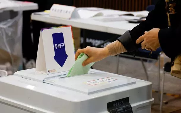 Oposição da Coreia do Sul consegue vitória esmagadora em eleição parlamentar, dando forte golpe em presidente