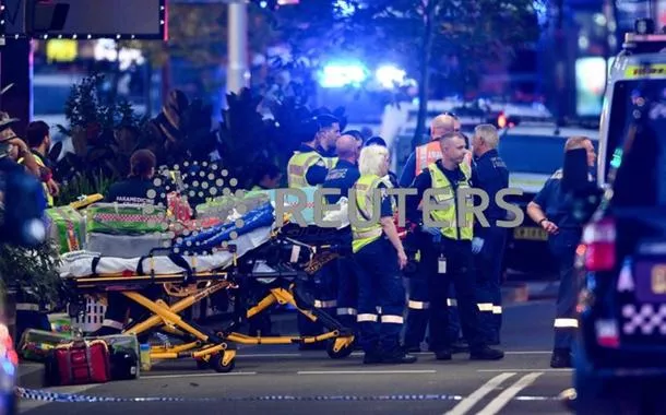 Polícia e serviços de emergência em Bondi Junction, em Sydney
