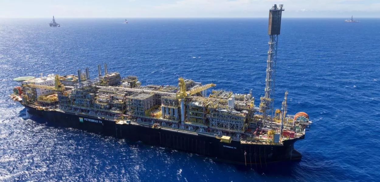 FPSO P-74 em operação no campo de Búzios