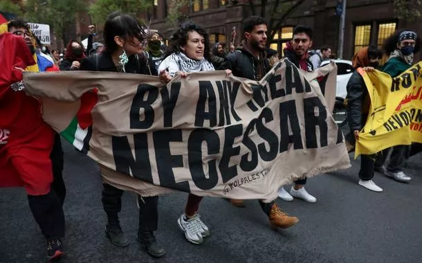 Polícia prende dezenas de manifestantes pró-palestinos na Universidade de Columbia, em Nova York, e esvazia protesto