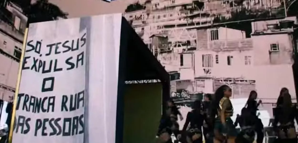 Mensagem acusada de racismo religioso exposta em show da Ludmilla no Coachella