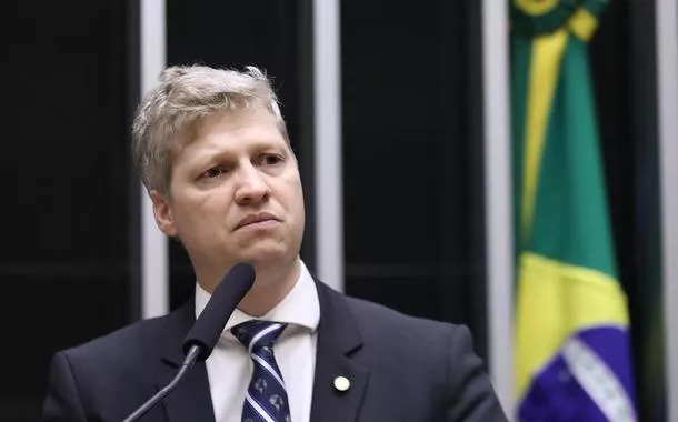 PF indicia deputado bolsonarista que chamou delegado de 'bandido' em discurso na Câmara