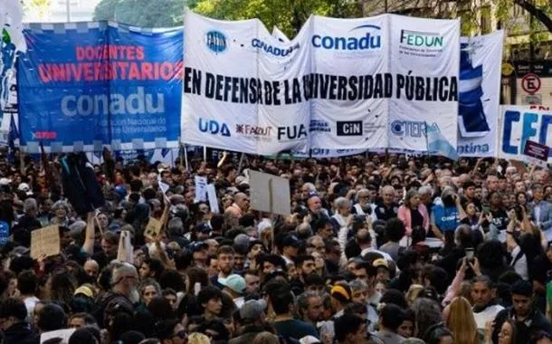 Argentinos realizam grandes manifestações em defesa da educação pública