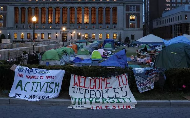 Protestos pró-Palestina crescem em faculdades dos EUA; milhares se manifestam no Brooklyn