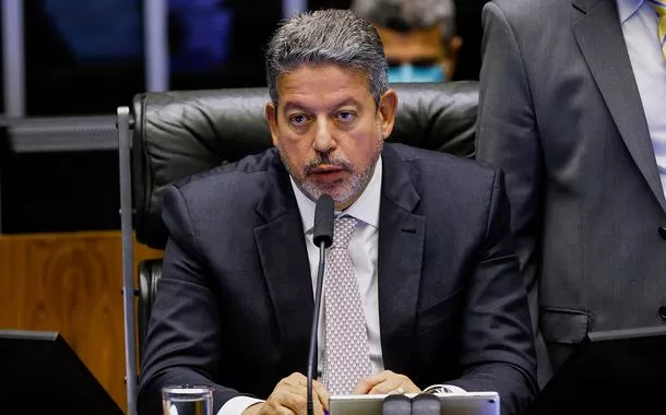 Arthur Lira diz que "nunca" apoiará "pautas-bomba", mas defende maior participação de parlamentares no Orçamento