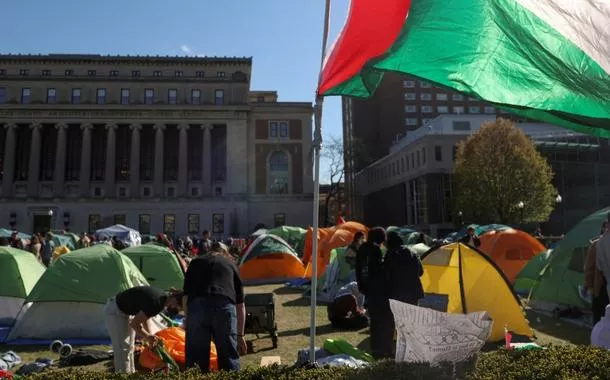 EUA: Protestos pró-Palestina continuam na Universidade de Columbia mesmo após ameaça de suspensão