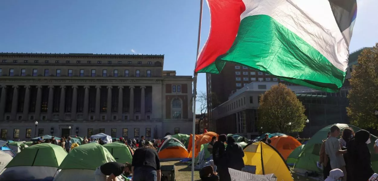 Estudantes dos EUA protestam contra genocído na Palestina
