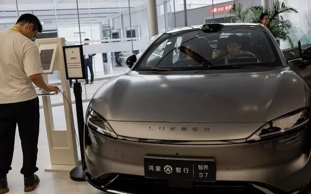 Tecnologia automotiva da Huawei impressiona em salão do automóvel de Pequim