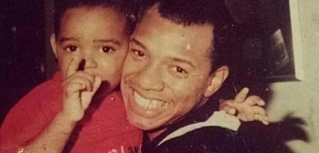 Filho de Anderson Leonardo, do Molejo, faz homenagem emocionante após morte do pai