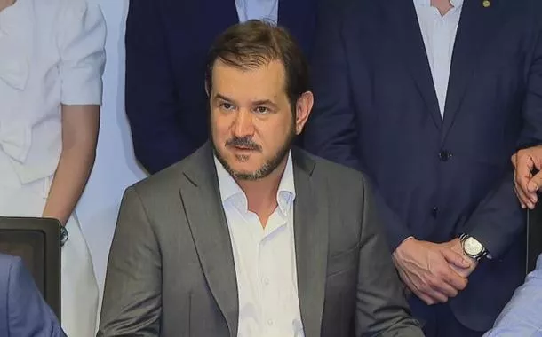 Aniversário de luxo de Antonio Rueda em ilha da Grécia expõe ostentação no comando do União Brasil