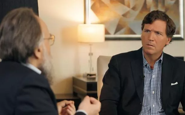Tucker Carlson anuncia entrevista com Dugin e diz que Ucrânia assassinou sua filha