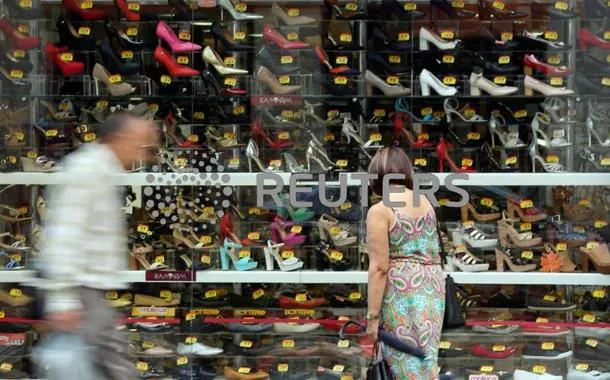 País abre 244.315 empregos formais em março, bem acima do esperado