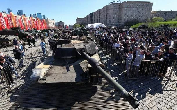 Rússia realiza exposição de equipamento militar da Otan capturado na guerra da Ucrânia