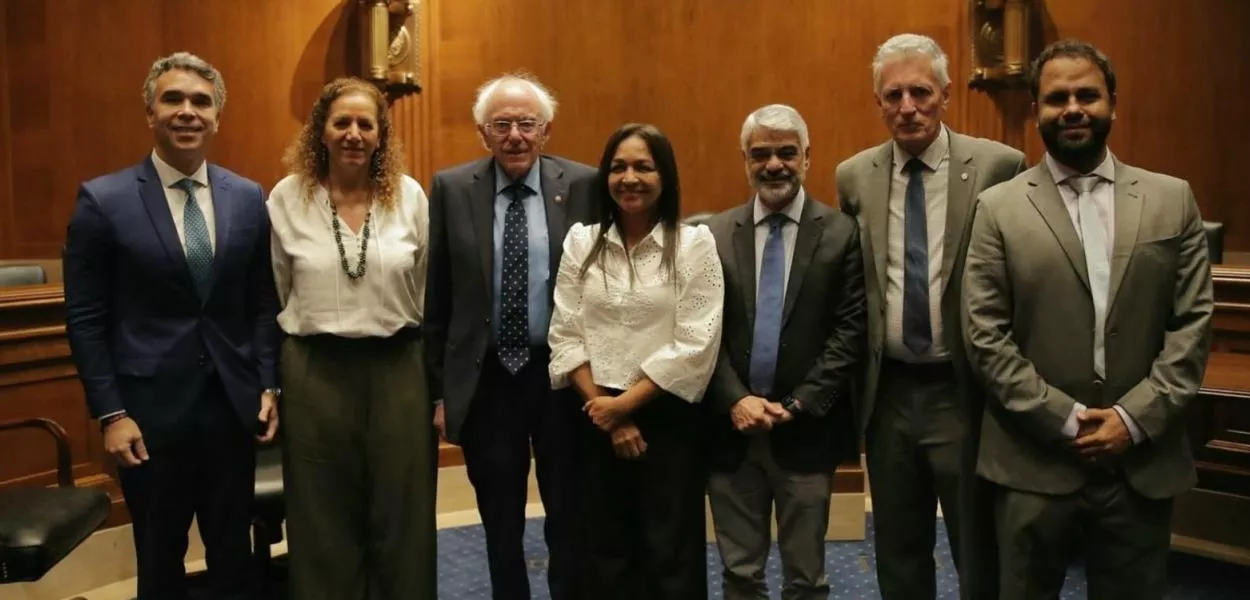 Comitiva brasileira antifascista se reune com Bernie Sanders nos EUA