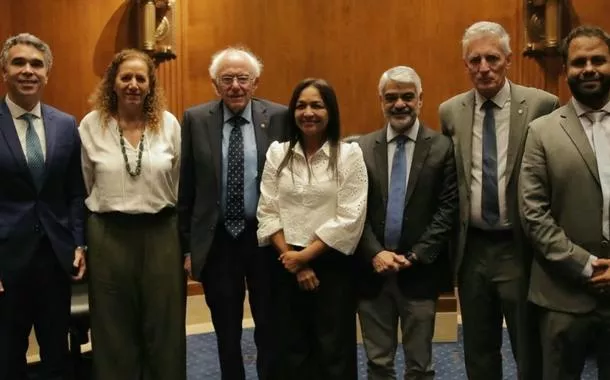 Comitiva brasileira se reúne com Sanders nos EUA: "defendendo uma internacional democrática e antifascista"