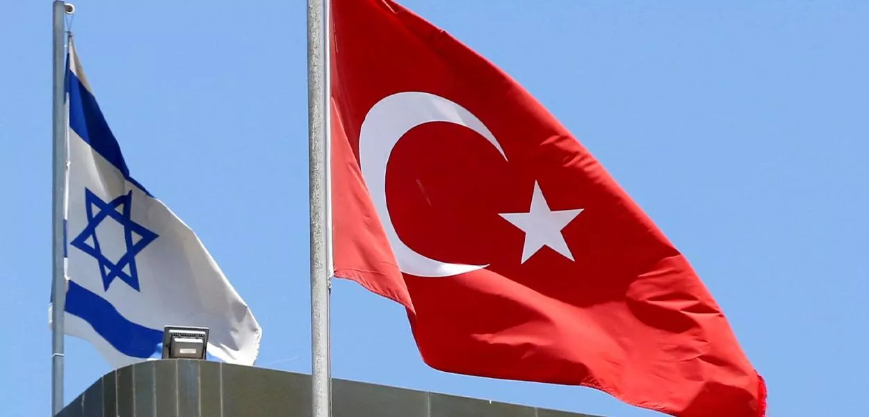 Bandeiras de Israel e da Turquia