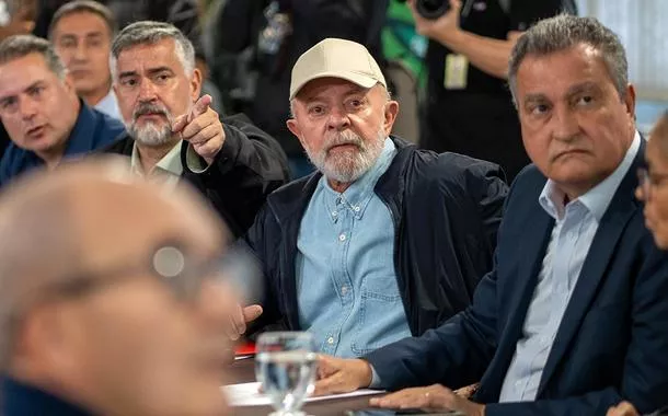 "O governo federal estará 100% à disposição do povo do Rio Grande do Sul", diz Lula