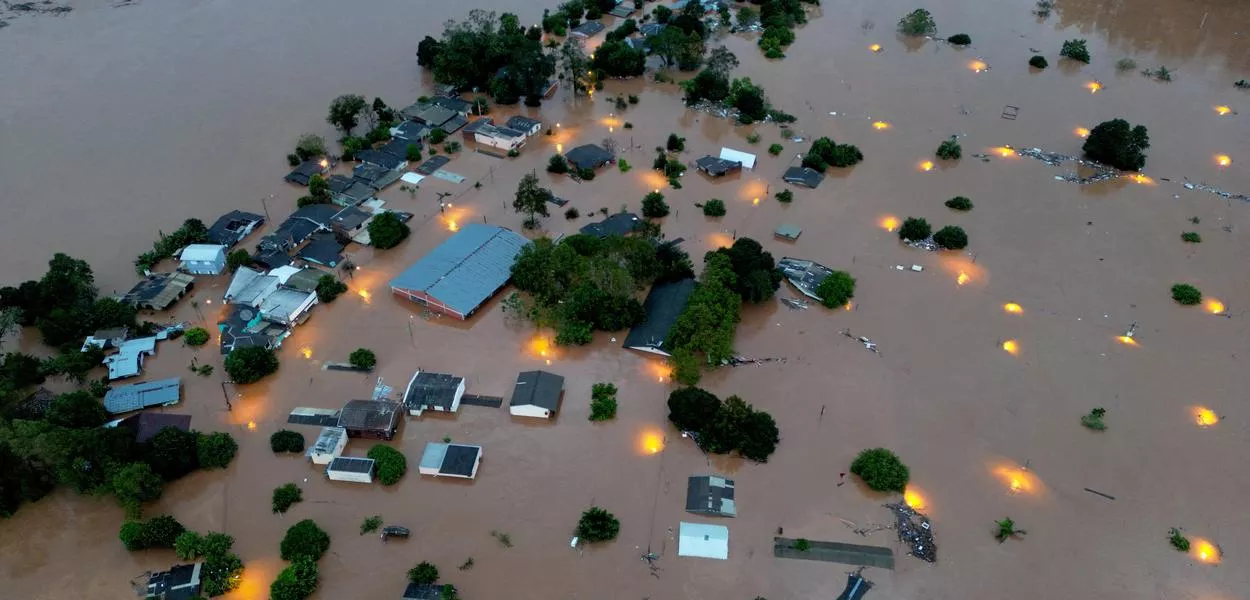 Casas inundadas perto do rio Taquari após fortes chuvas na cidade de Encantado, no Rio Grande do Sul
