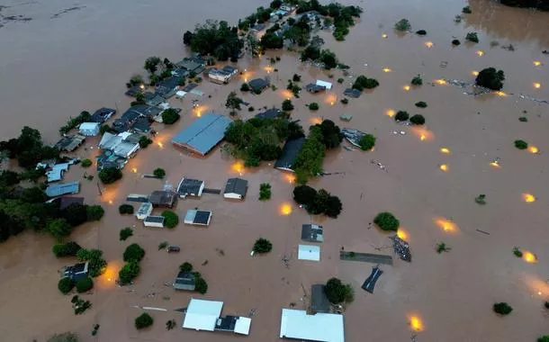 Casas inundadas perto do rio Taquari após fortes chuvas na cidade de Encantado, no Rio Grande do Sul
