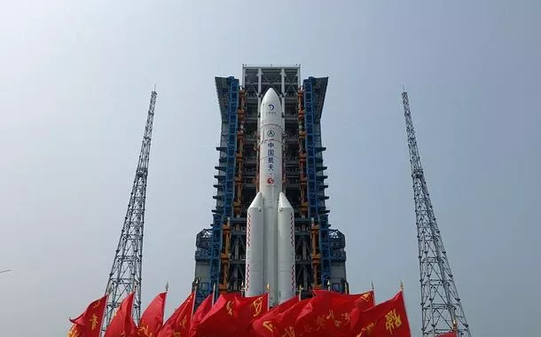 China lança espaçonave Chang'e-6 para coletar amostras do lado oculto da Lua