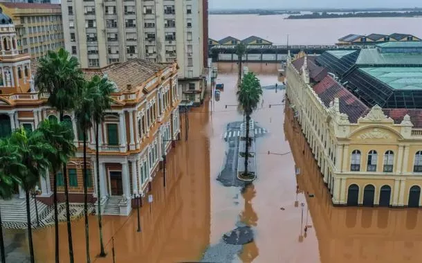 Aeroporto de Porto Alegre suspende voos por tempo indeterminado