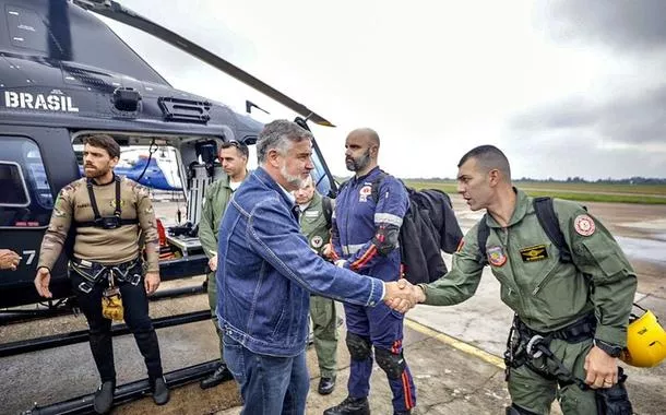 Ministro Paulo Pimenta (Secom) aterrissou neste sábado no Rio Grande do Sul para ajudar na coordenação do trabalho de auxílio humanitário
