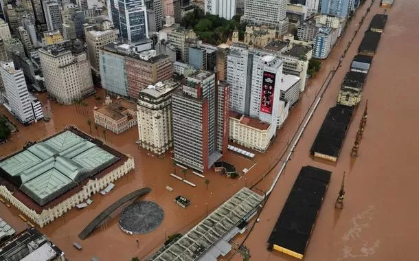 Ruas alagadas em Porto Alegre