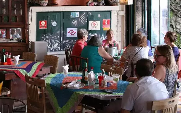 Queda do desemprego e melhora da renda faz serviços às famílias terem maior nível desde 2015