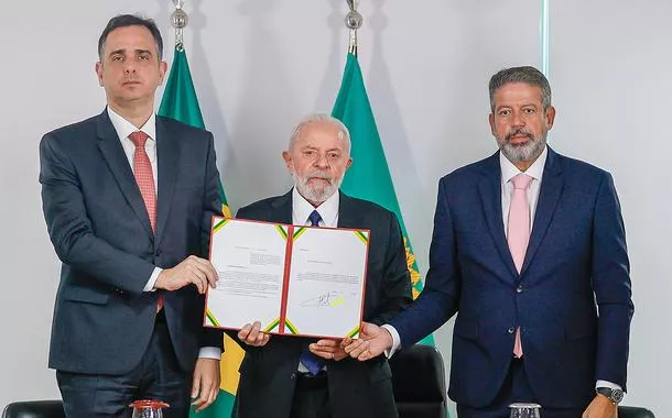 Lula cobra presença dos Três Poderes nos "momentos de amargura", após ausências de Lira e Pacheco no RS