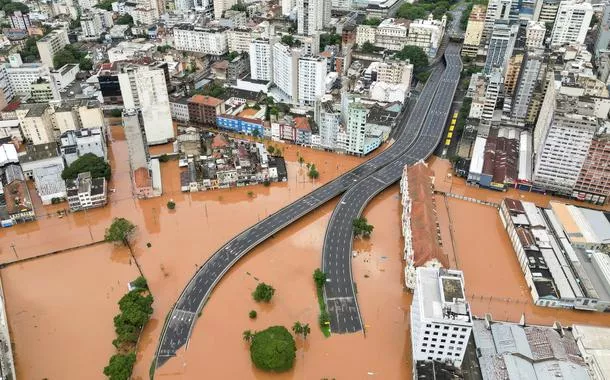 Alagamento em Porto Alegre provocado por chuva recorde no RS

