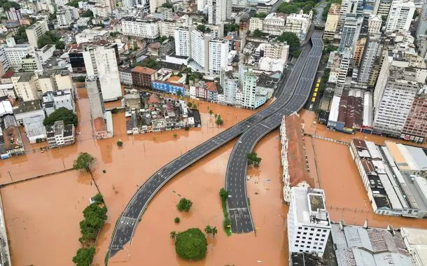 Esgoto, animais mortos, mau cheiro e infestação de ratos: Porto Alegre convive com consequências da enchente no Guaíba