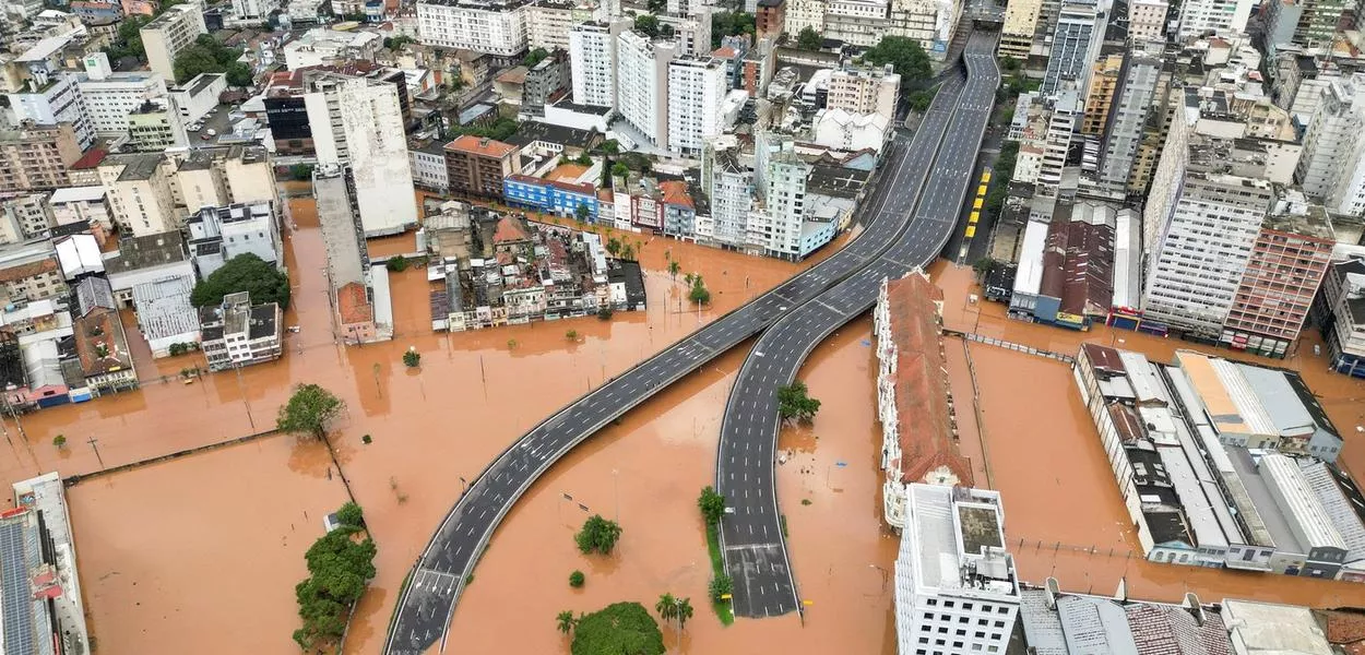 Alagamento em Porto Alegre provocado por chuva recorde no RS

