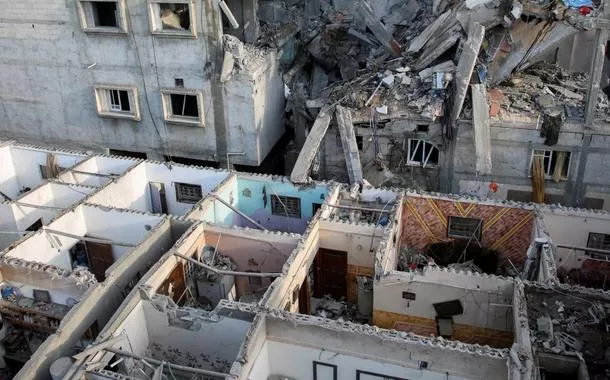 Destroços após ataque de Israel a Rafah, na Faixa de Gaza