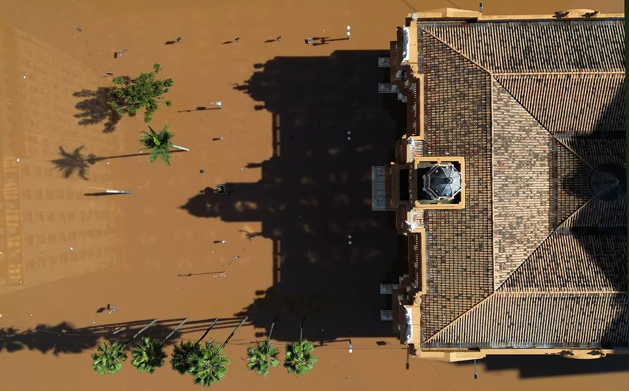 Área inundada ao redor da prefeitura de Porto Alegre (RS)
