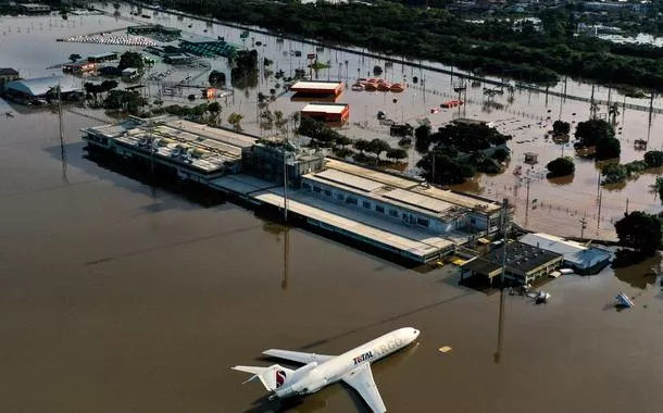 Aeroporto de Porto Alegre ficará fechado até 10 de agosto devido às chuvas, diz FAB