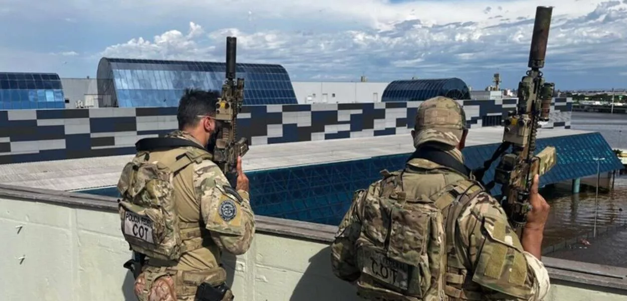 Agentes da Polícia Federal no Aeroporto de Porto Alegre