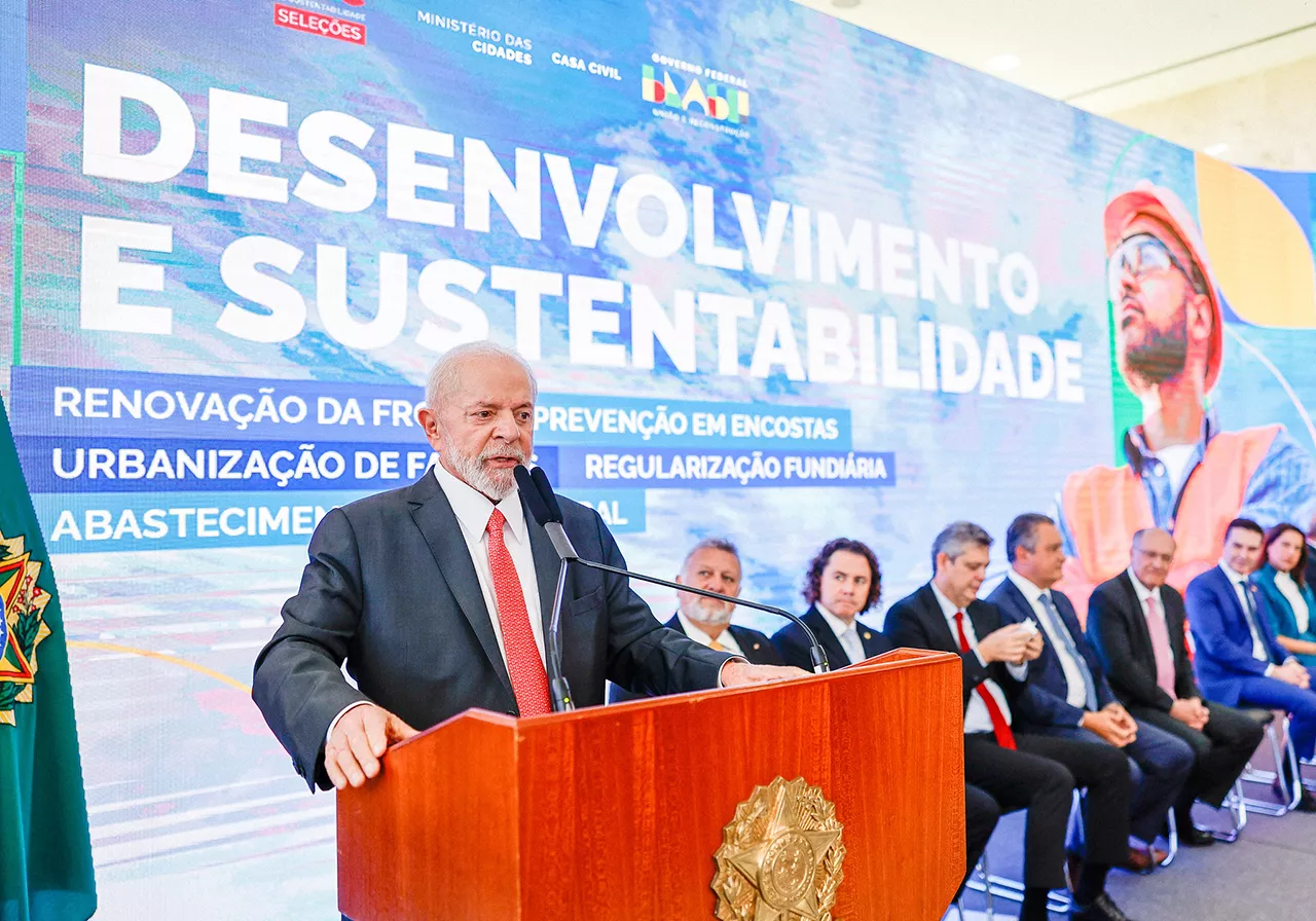 Luiz Inácio Lula da Silva durante anúncio de recursos para o PAC