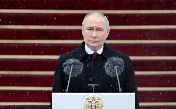 No Dia da Vitória, Putin afirma que Rússia não permitirá conflito global