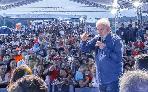 Lula diz que fica p**** com palpites do FMI