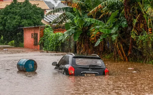 Sobe o número de mortos pelas enchentes no RS