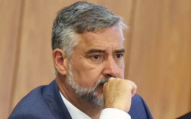 Bolsonaristas convidam Paulo Pimenta para explicar pedido de inquérito de fake news à PF sobre enchentes no RS