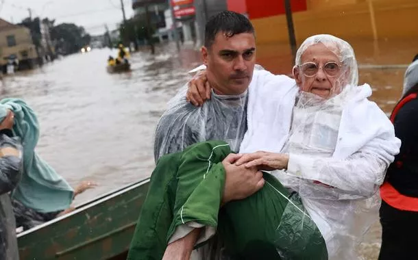 Resgaste em meio a enchente em Porto Alegre (RS)