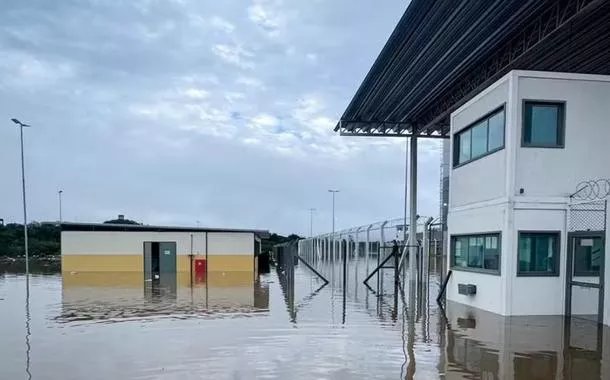 Penitenciária Estadual de Charqueadas (RS) alagada após enchentes