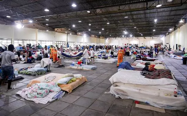Abrigo em Porto Alegre para desalojados em consequência das enchentes