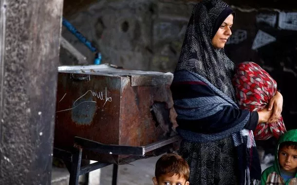 Palestinos se desesperam para fugir de Rafah enquanto os israelenses avançam