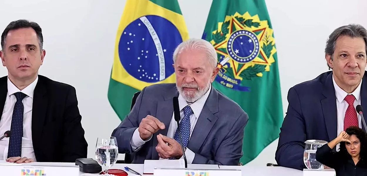 Rodrigo Pacheco (presidente do Senado), Lula (presidente da República) e Fernando Haddad (ministro da Fazenda)