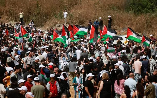 Palestinos em território israelense fazem manifestação contra a ocupação 